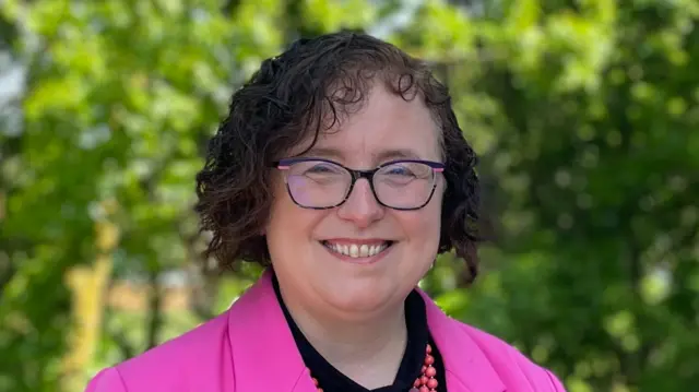 Anna Smith headshot
