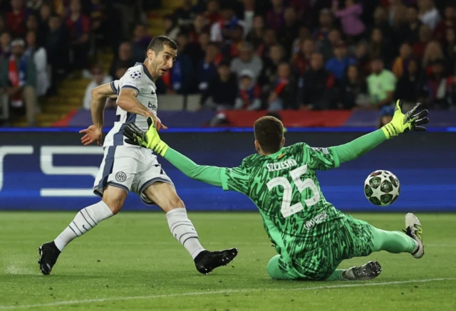 Inter Milan's Henrikh Mkhitaryan scores their fourth goal past FC Barcelona's Wojciech Szczesny before it is disallowed