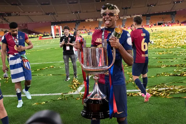 Lamine Yamal with the Copa del Rey trophy