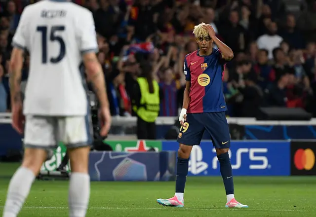 Lamine Yamal celebrates