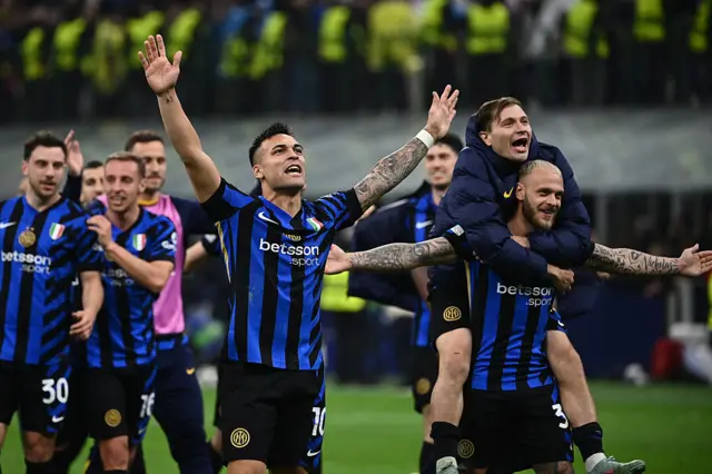 Inter Milan players celebrate beating Bayern Munich