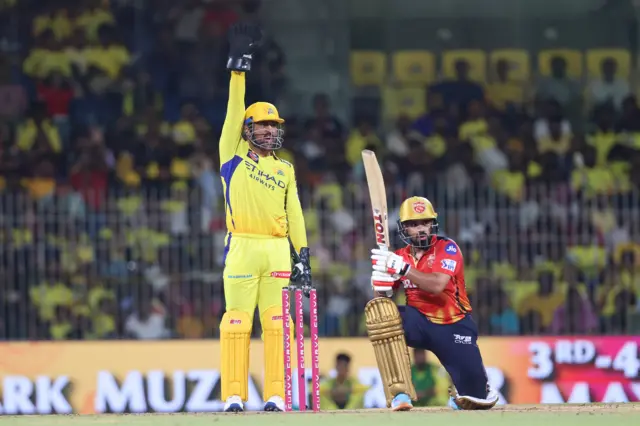 MS Dhoni appeals