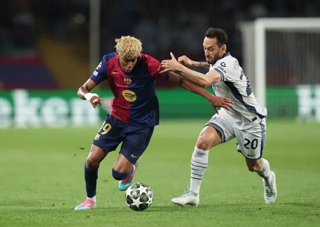 Lamine Yamal of FC Barcelona runs with the ball
