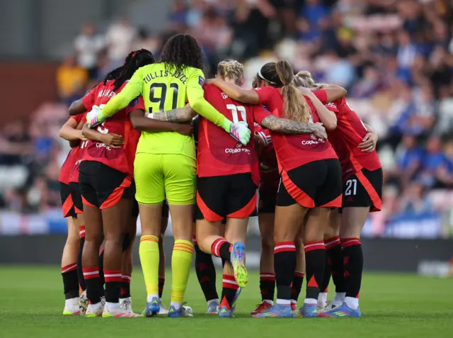 Man Utd players chat in a huddle before the match