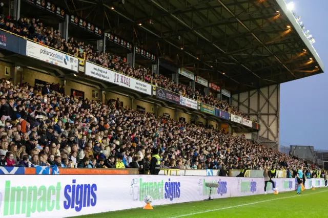 crowd at Tannadice