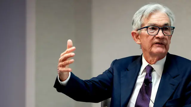 Jerome Powell speaks in a suit.