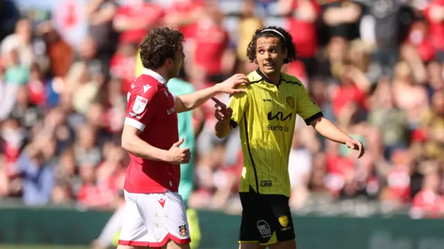 Wrexham v Burton