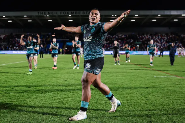 Fanitesi Niu of Leigh celebrates the win