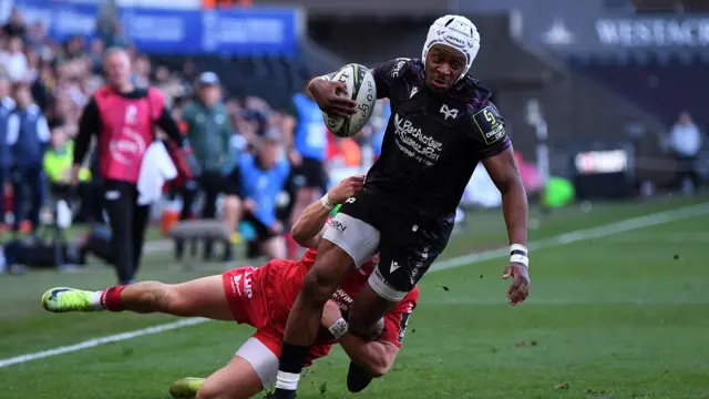 Dan Kasende breaks a tackle