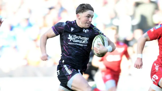 Dan Edwards carries for Ospreys