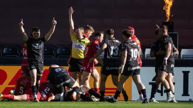 Adam Beard try awarded by referee