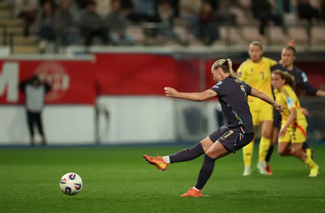 Beth Mead scores a penalty