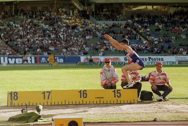 Jonathan Edwards in 1995 breaking world record
