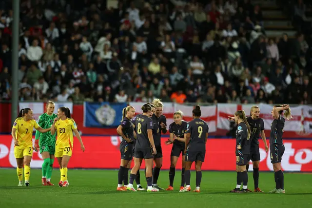 England players react