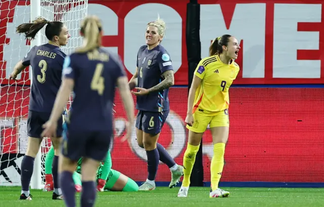Tessa Wullaert celebrates