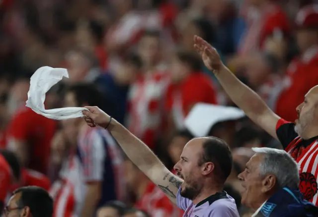 Athletic Bilbao fan waves a white flag