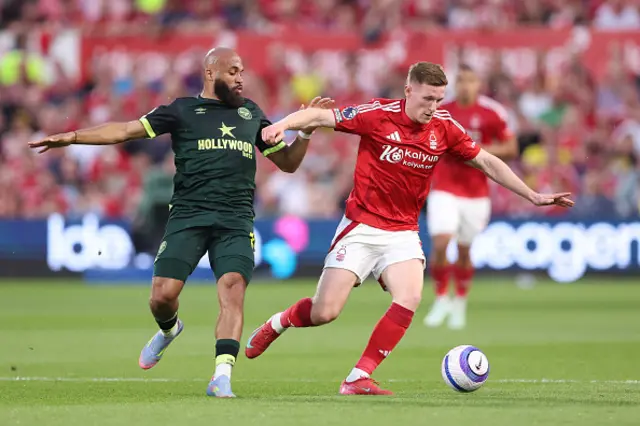 Bryan Mbeumo of Brentford battles for possession with Elliot Anderson