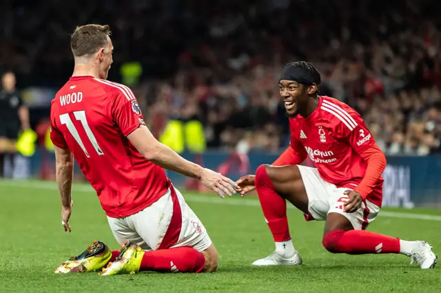 Chris Wood celebrating with Anthony Elanga after a knee slide
