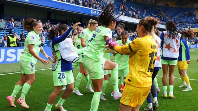 The players of FC Barcelona celebrate their 4-1 victory following the UEFA Women's Champions League semifinal second leg match between Chelsea FC Women and FC Barcelona on April 27, 2025