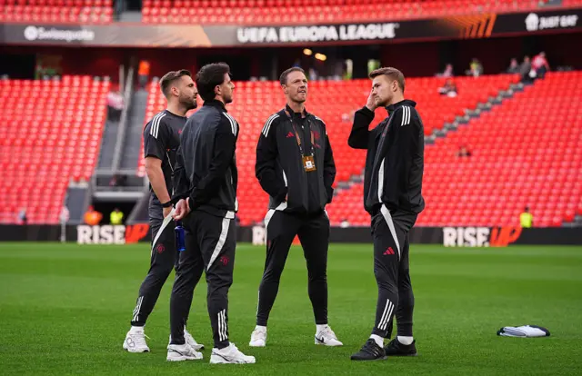 Mason Mount, Luke Shaw, Jonny Evans and Matthijs de Ligt of Manchester United inspect the pitch prior to the UEFA Europa League 2024/25 Semi Final First Leg match between Athletic Bilbao and Manchester United at San Mames Stadium on May 01, 2025 in Bilbao, Spain.
