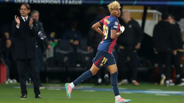 Simone Inzaghi in the background of an image of Lamine Yamal