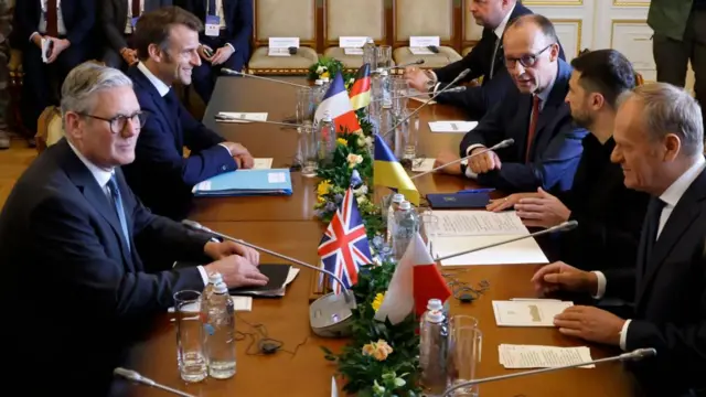Ukraine's President Volodymyr Zelensky (2-R) attends a meeting with Britain's Prime Minister Keir Starmer (L), France's President Emmanuel Macron (2-L), Poland's Prime Minister Donald Tusk (R), and Germany's Chancellor Friedrich Merz (3-R) at the Mariyinsky Palace, the official residence of the president of Ukraine,