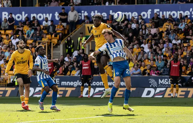 Wolverhampton Wanderers' Marshall Munetsi heads at goal