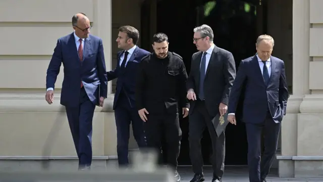 Friedrich Merz, Emmanuel Macron, Volodymyr Zelensky, Keir Starmer and Donald Tusk walk out Kyiv building to attend press conference