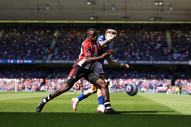 Michael Kayode of Brentford battles for possession with Julio Enciso