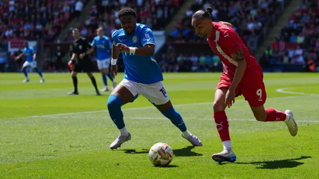 Jayden Fevrier of Stockport County and Randell Williams of Leyton Orient