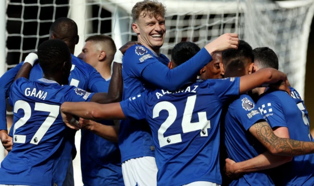 Everton players celebrate
