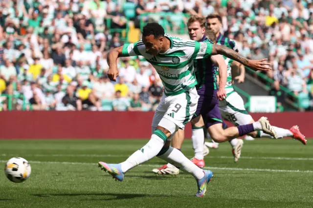Adam Idah tries his luck with an early shot