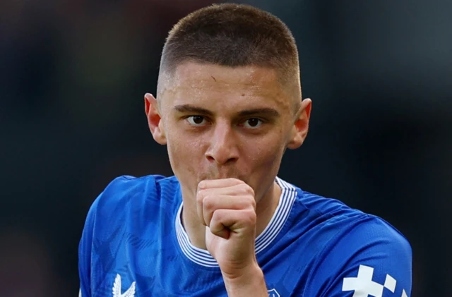 Everton's Vitaliy Mykolenko celebrates