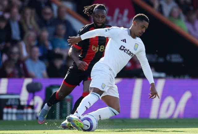 Aston Villa's Jacob Ramsey (right) and Bournemouth's Antoine Semenyo battle for the ball