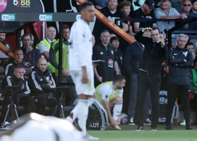Aston Villa manager Unai Emery (right) gestures