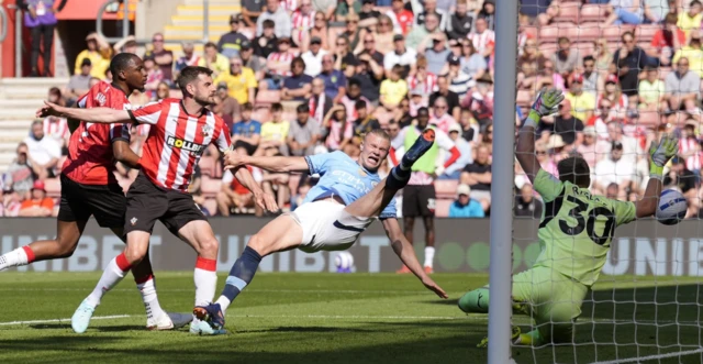 Manchester City's Erling Haaland attempts a shot