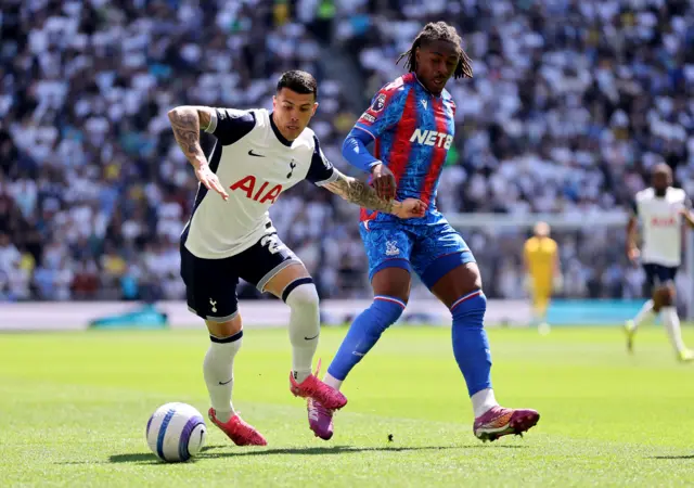 Tottenham Hotspur's Pedro Porro in action with Crystal Palace's Eberechi Eze