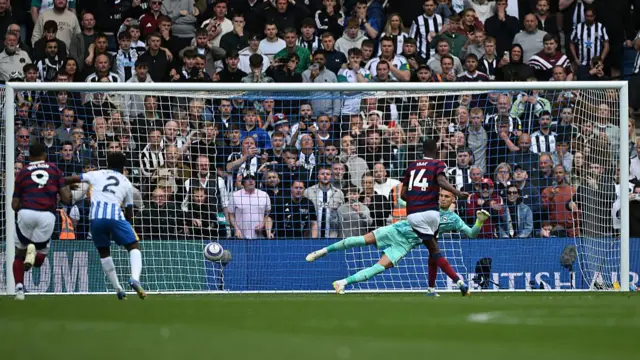 Alexander Isak scores penalty for Newcastle at Brighton