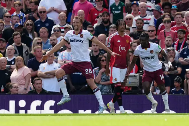 West Ham United's Tomas Soucek (left) celebrates scoring their side's first goal