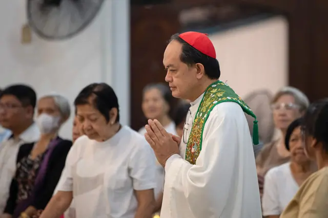Cardinal Pablo Virgilio David praying in a church
