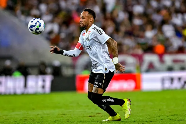 Neymar Júnior of Santos controls the ball