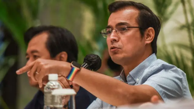 Isko Moreno talks through a microphone