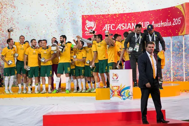 Ange Postecoglou walking away from 2015 Asia Cup trophy presentation