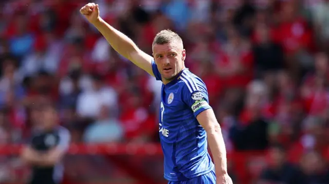 Jamie Vardy of Leicester City gestures a thumbs up
