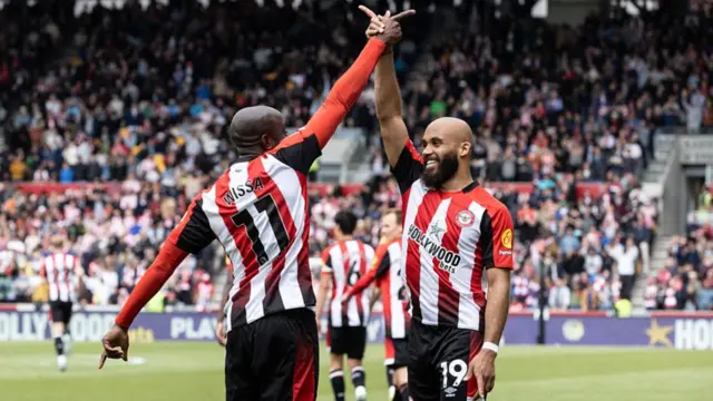 Brentford's Yoane Wissa celebrates scoring his side's fourth goal with team mate Bryan Mbeumo