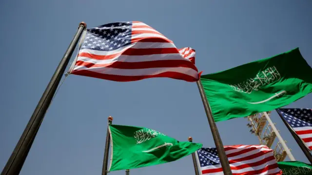 The Saudi Arabian and U.S. national flags together