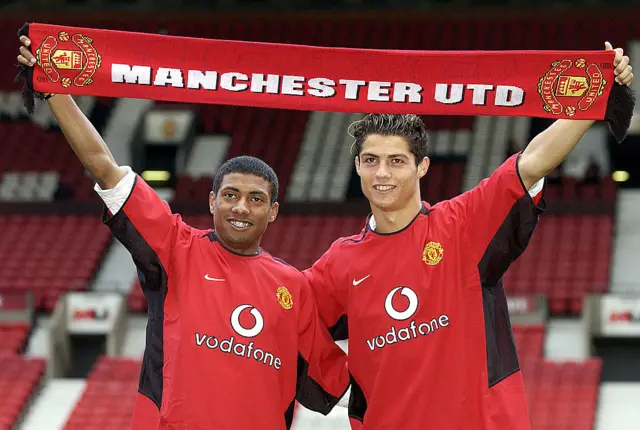 Kleberson and Cristiano Ronaldo sign for Manchester United in 2003