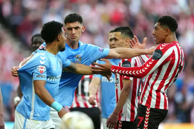 Sunderland's Jobe Bellingham (right) appears to clash with Coventry City players