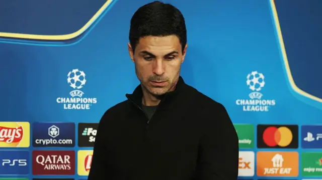 Mikel Arteta, Manager of Arsenal, looks dejected