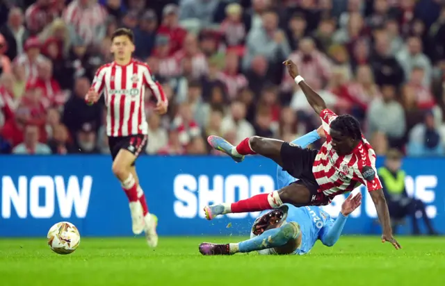Coventry City's Brandon Thomas-Asante (right) challenges Sunderland's Eliezer Mayenda